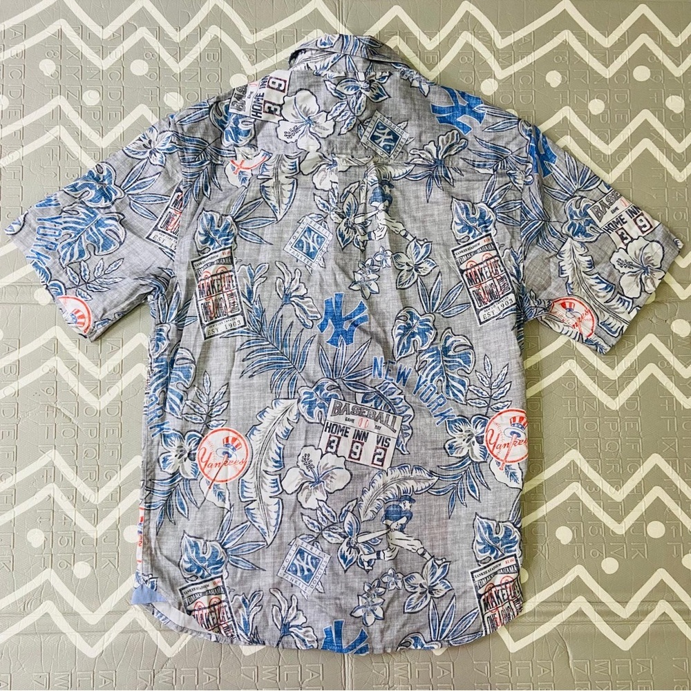 Rare Tommy Bahama x Yankees Collab Hawaiian shirt jersey - Picture 7 of 8
